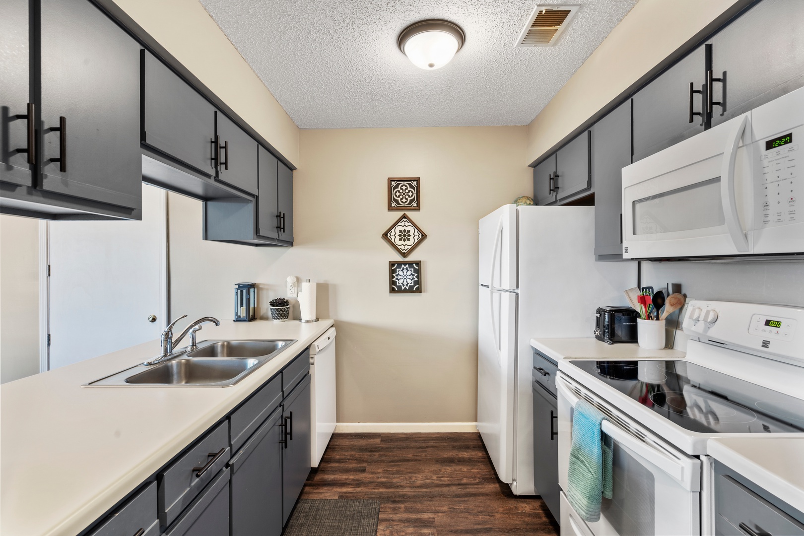 The airy kitchen offers ample space & all the comforts of home