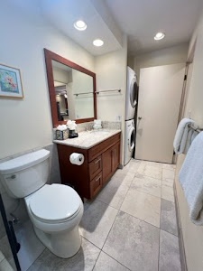 Full guest bathroom