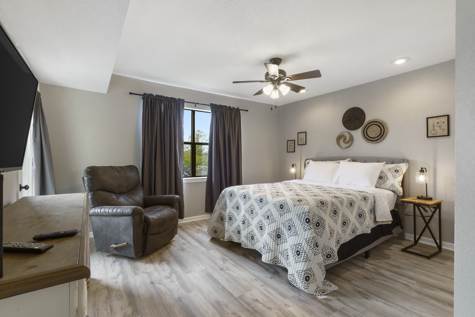 Bedroom 1 with Queen bed, Smart tv, balcony access, and private en-suite (1st floor)