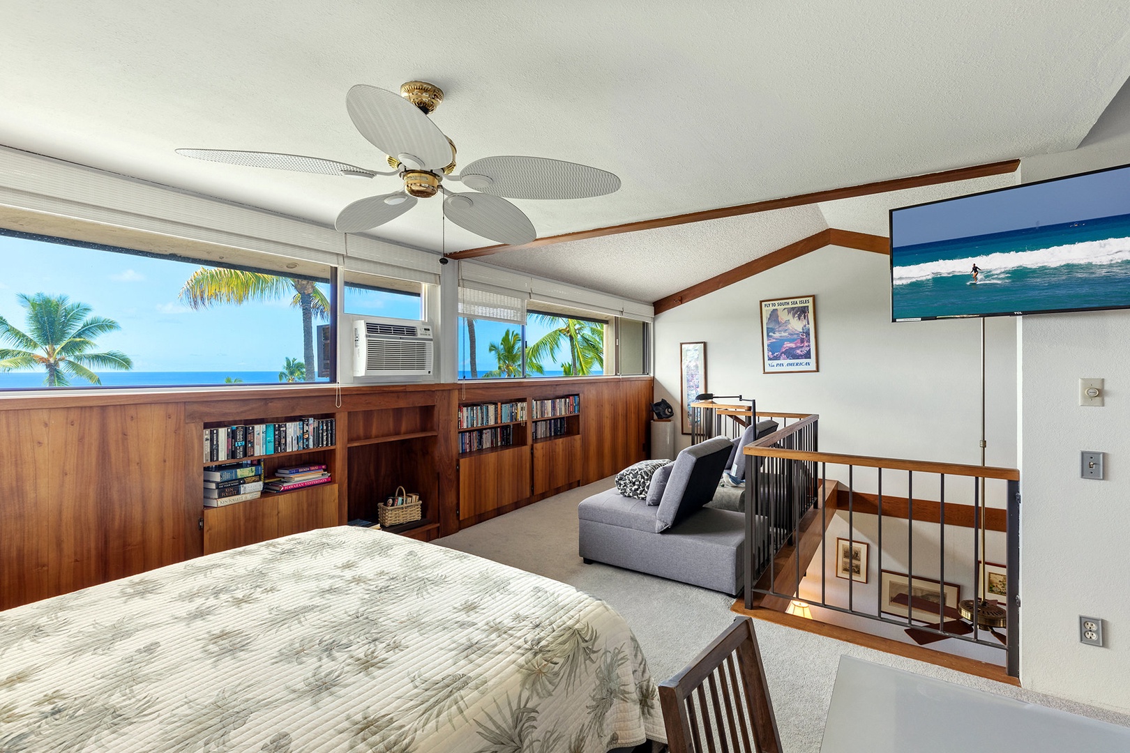 Loft with Queen Bed and 2 Twin Sofa Beds