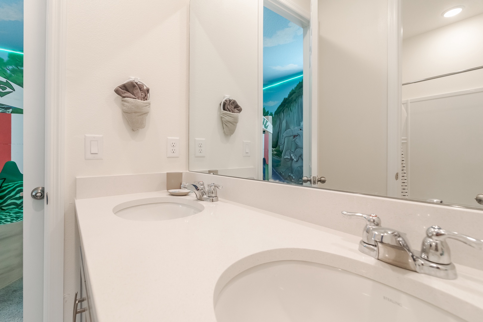 Second Floor Bathroom #6 Jack-N-Jill to Bedroom 7/8