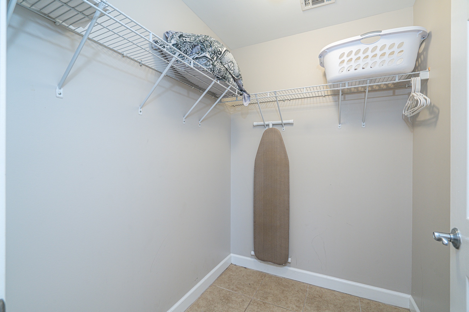 Keep clothes & bags tucked away in this large bedroom closet