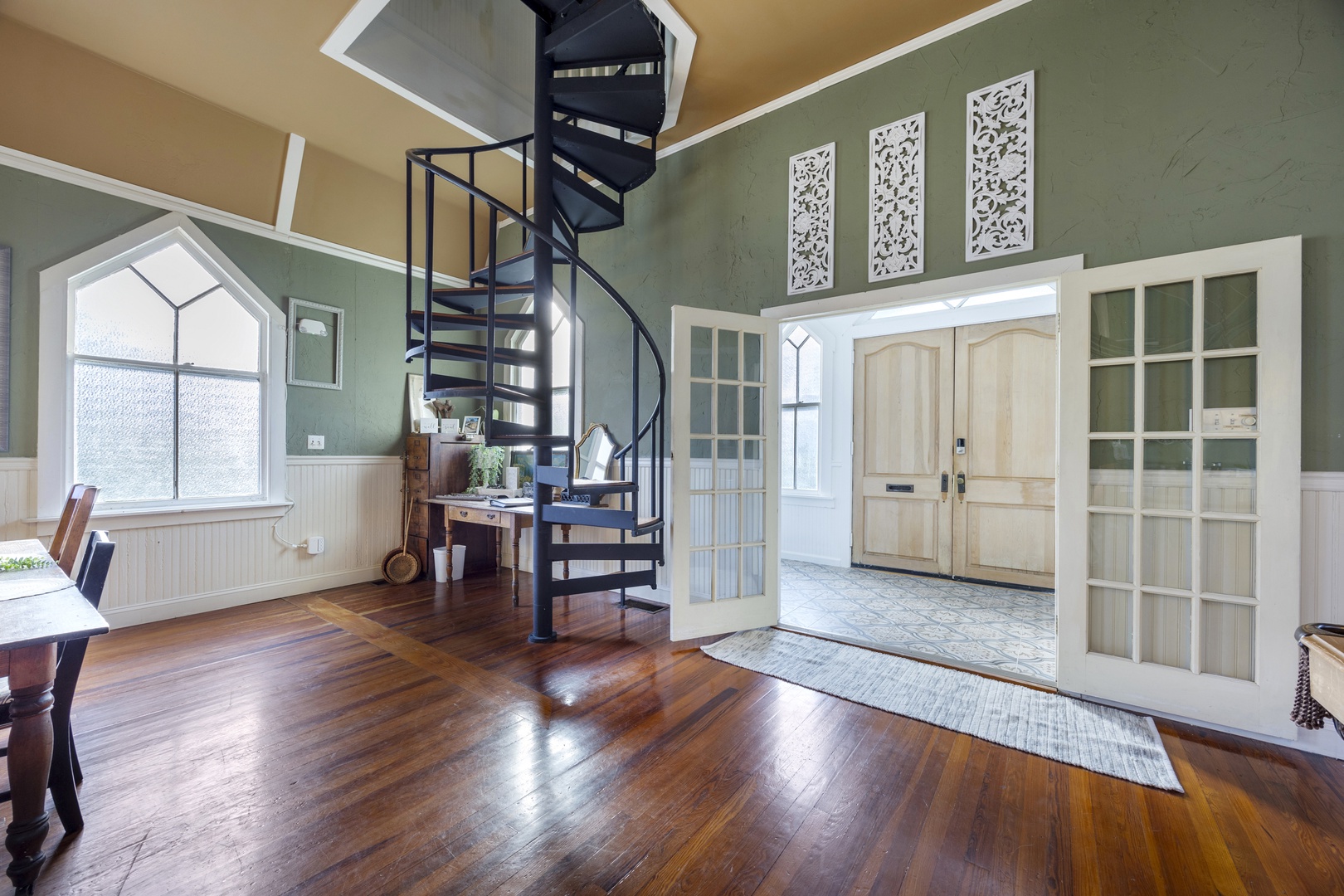 A bright, cheerful entryway will welcome you home