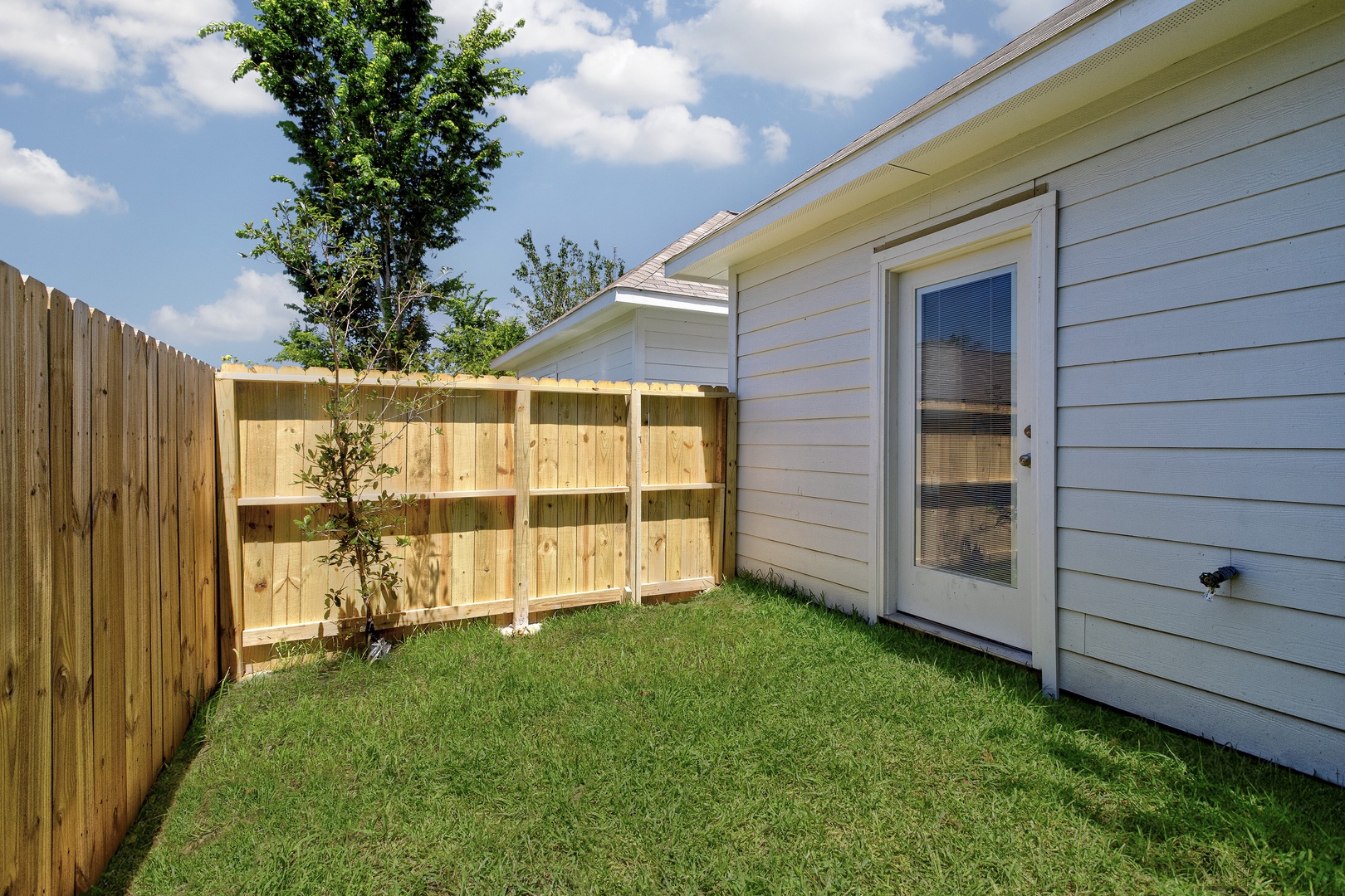 Step out into the fenced back yard & enjoy the sunshine!