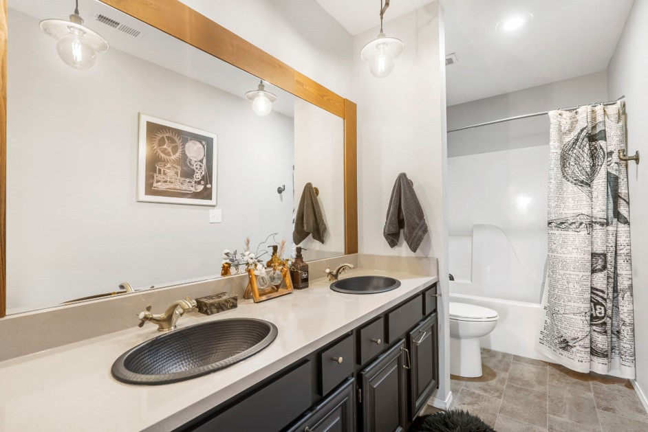 Unit 4 – En Suite Bathroom offering a sprawling Double Vanity & Shower/Tub Combo
