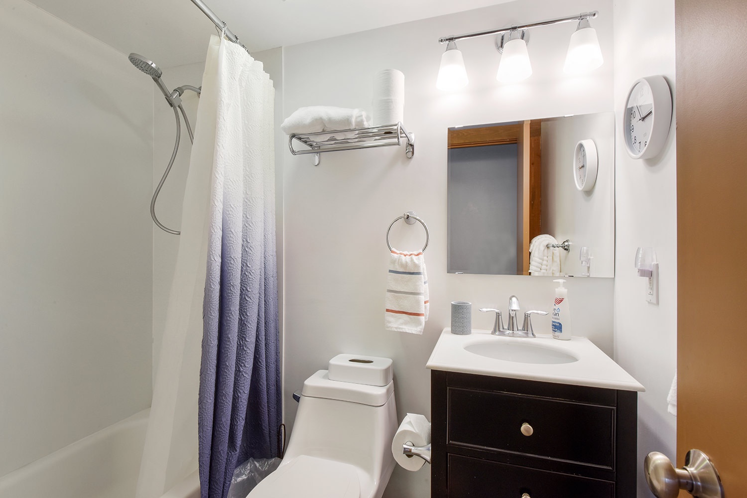 Shared full bathroom with shower/tub combo