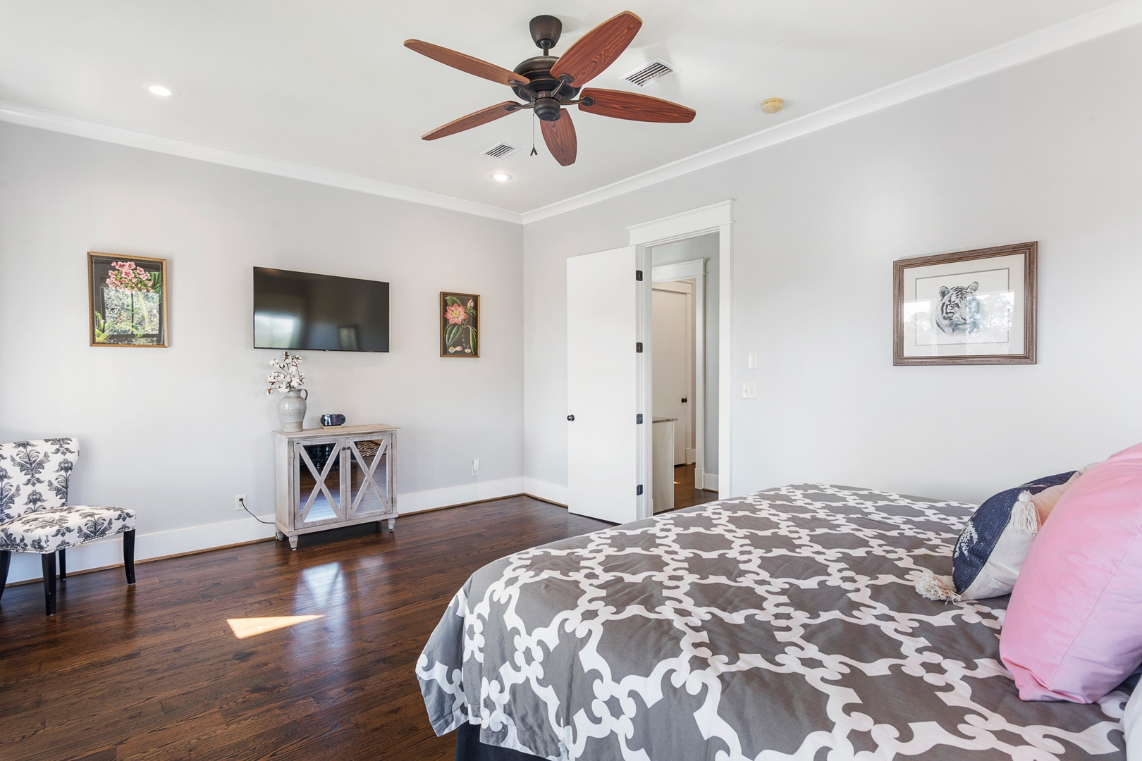 Bedroom 3 with King bed, en-suite, and balcony access
