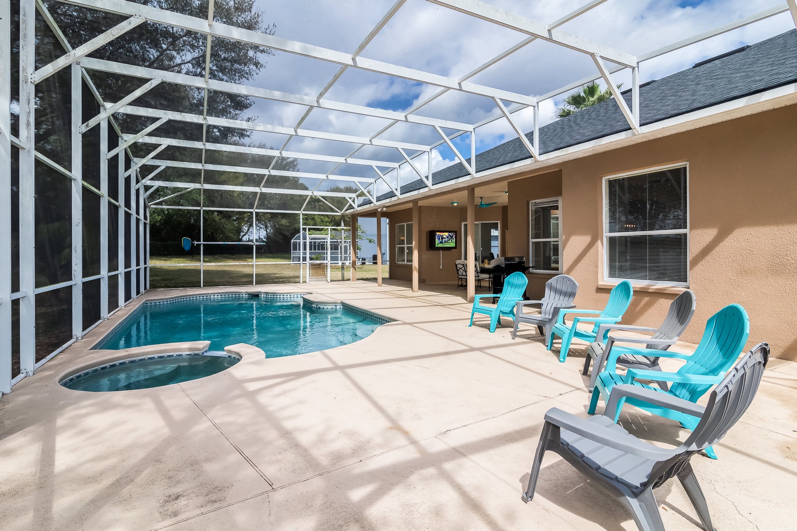 Private heated (at no additional cost) pool in screened patio