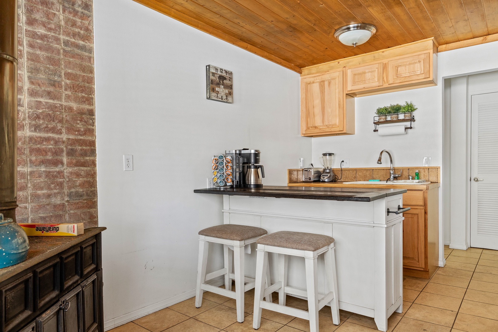 Kitchen bar counter with seating for 2