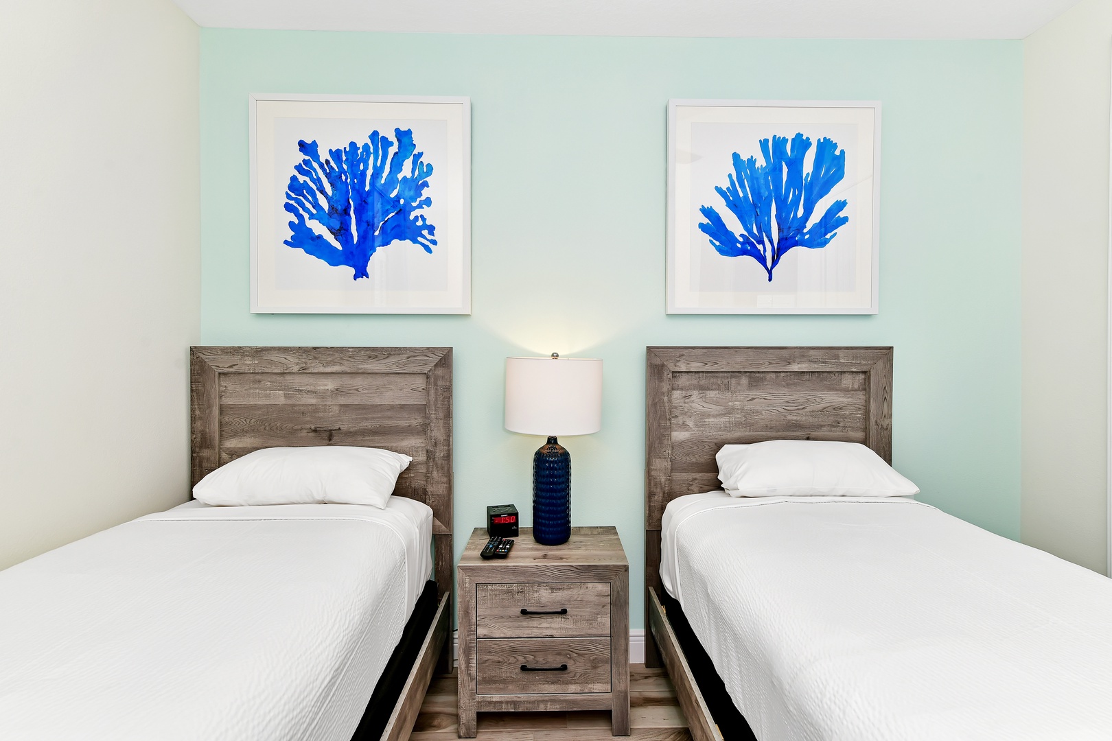 Coastal 2nd Floor double twin bedroom with ceiling fan