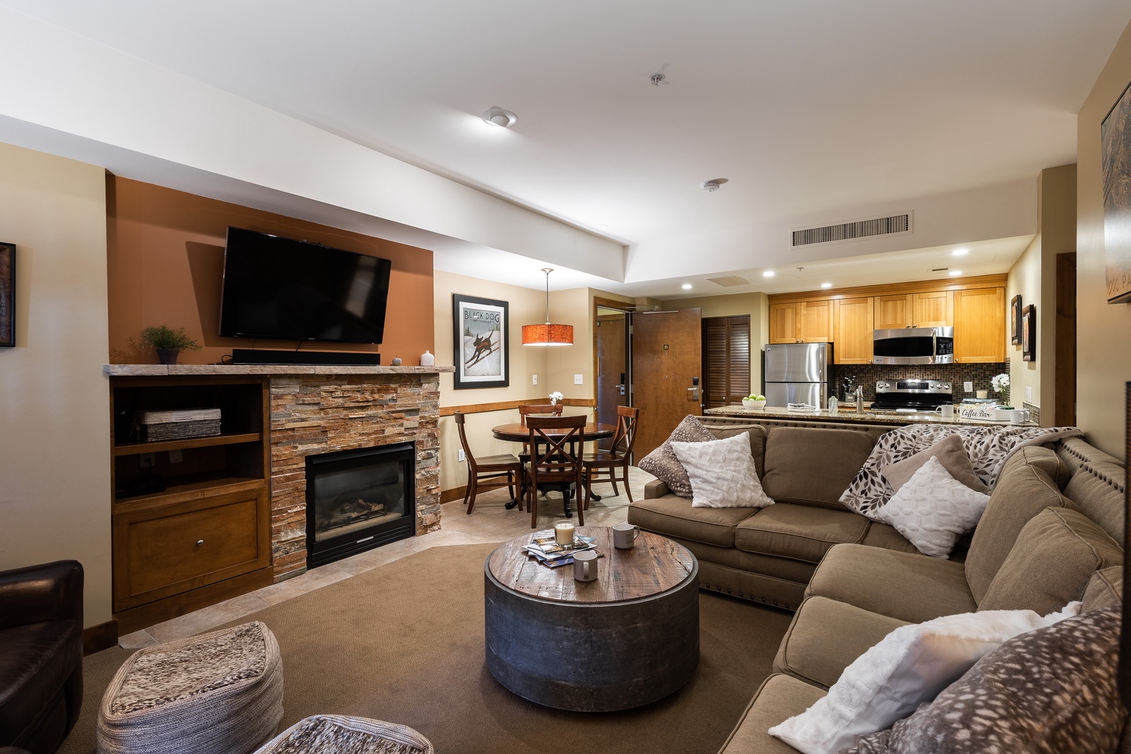 Living Room | Queen Sofa Bed | Fireplace | Dining Area