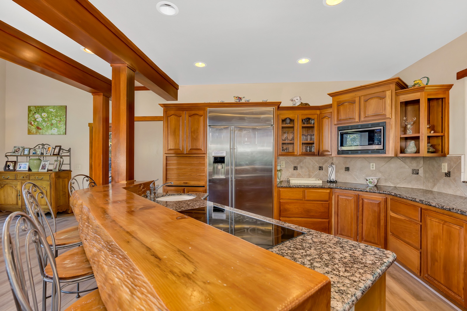 The beautiful kitchen offers ample space & all the comforts of home