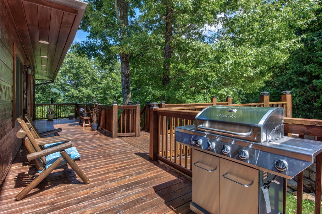 Enjoy the Tennessee forest views while grilling up your next meal!