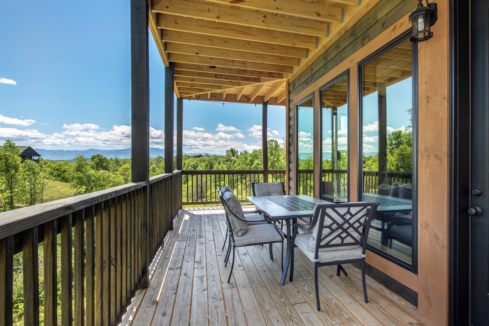 Main level deck with outdoor dining