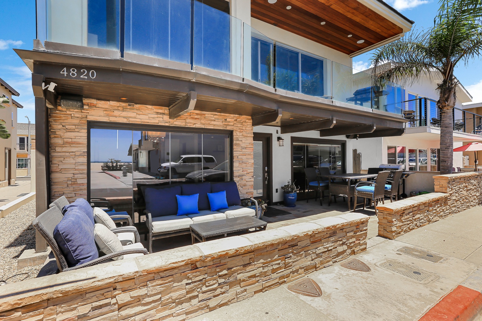 Take in the morning air with a coffee in the lounge chairs and an evening meal at the outdoor dining table. A patio oasis!
