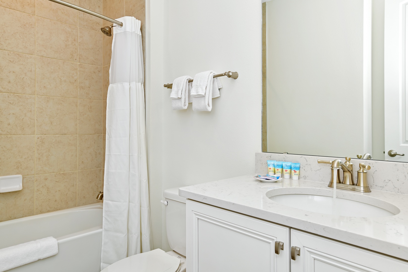 Second floor shared bathroom with shower/tub combo