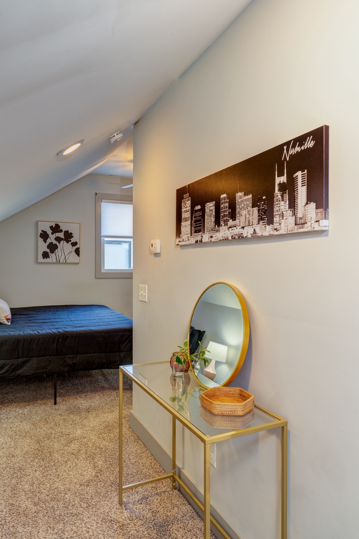 Bedroom 3 with King bed & En-suite