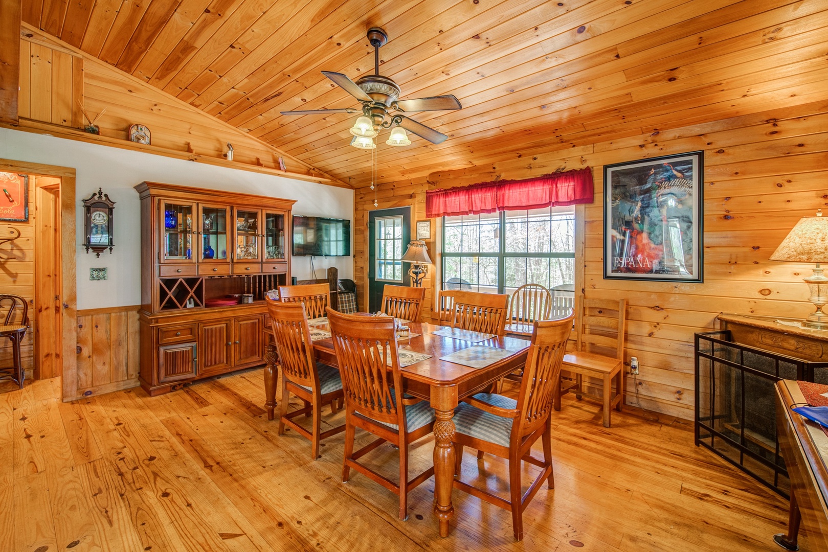 A charming Dining Table with seating for 6