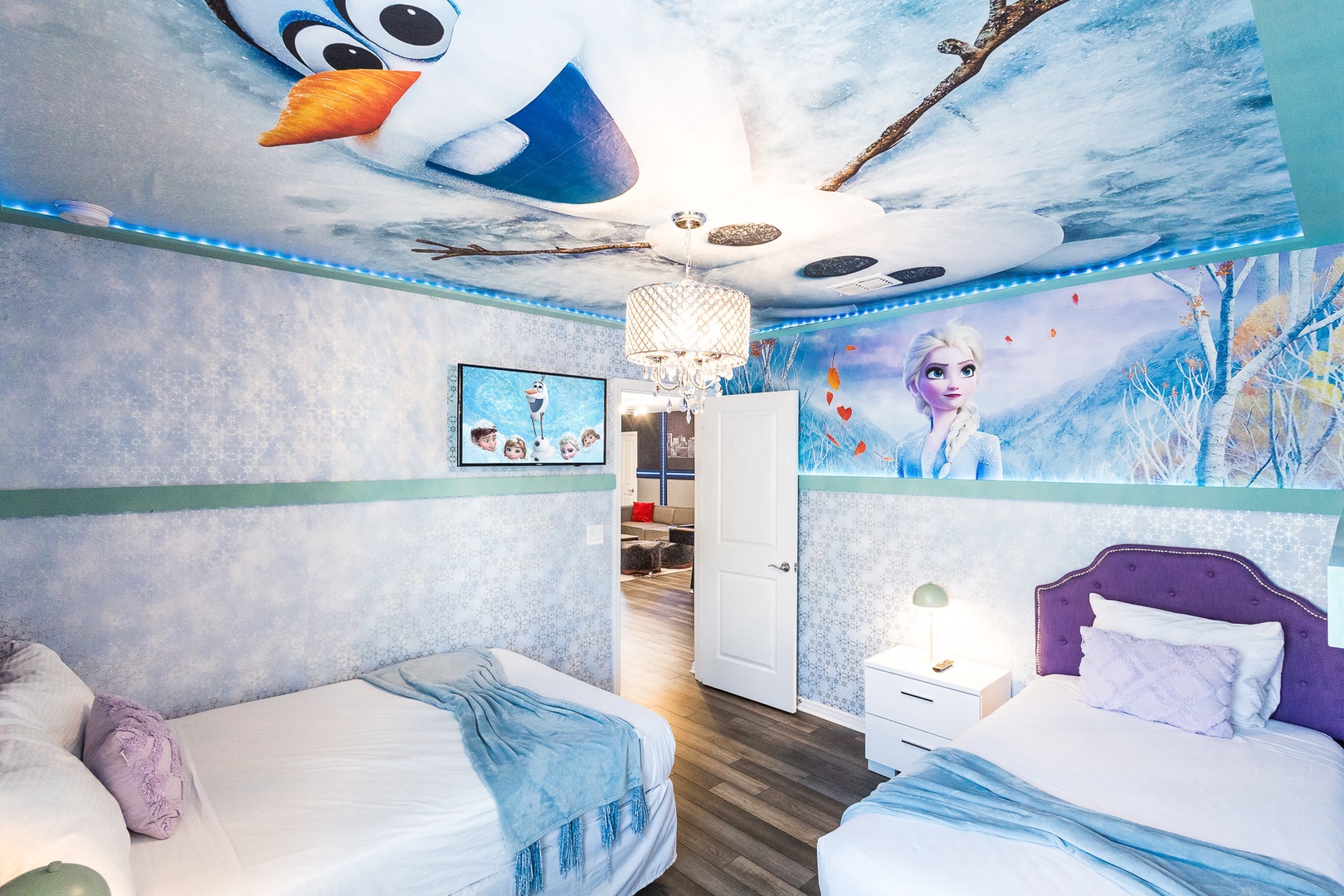 The Frozen themed room is Worth Melting For with a Full bed, and Twin bed