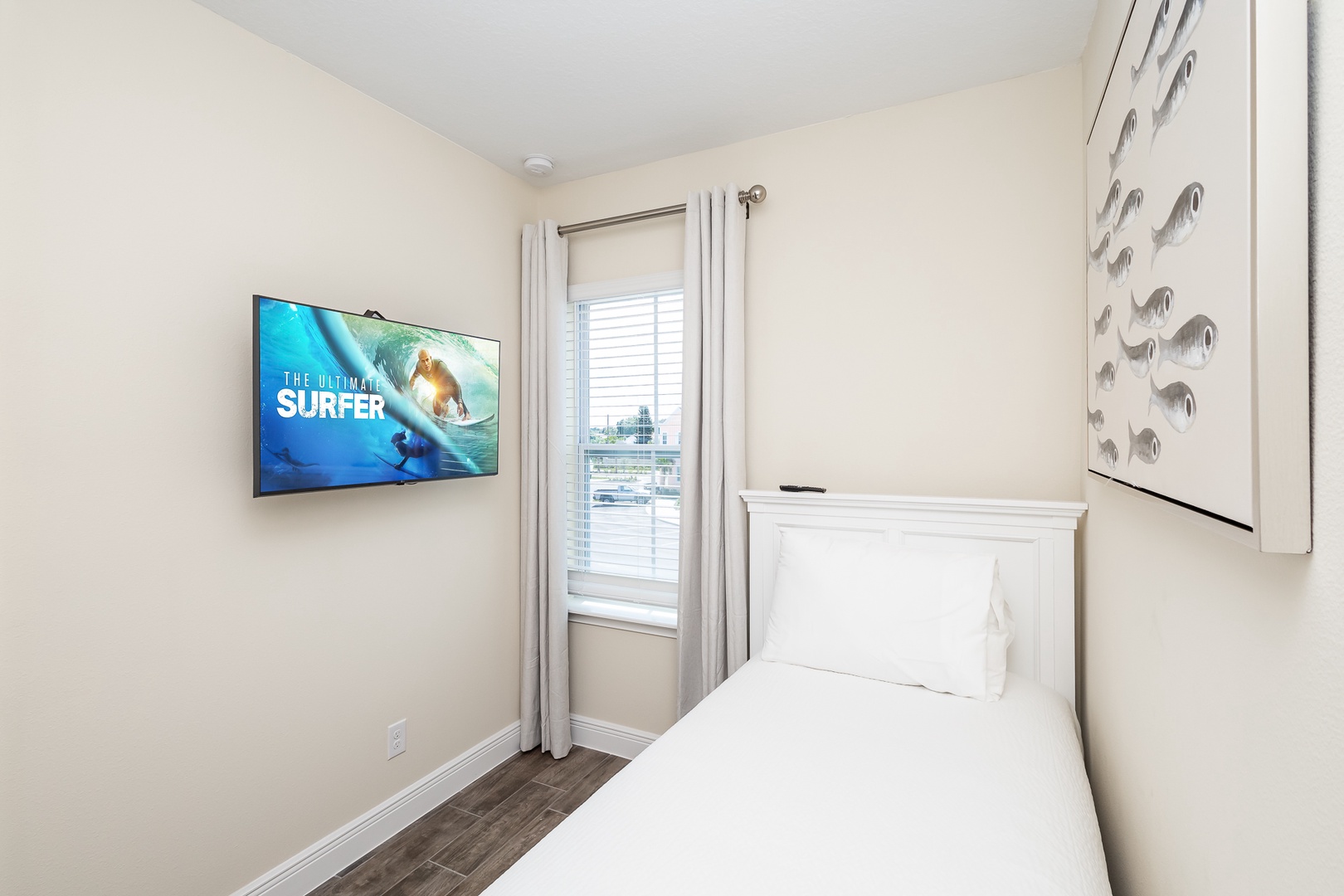 An additional bonus sleeping area with a twin bed & Smart TV awaits