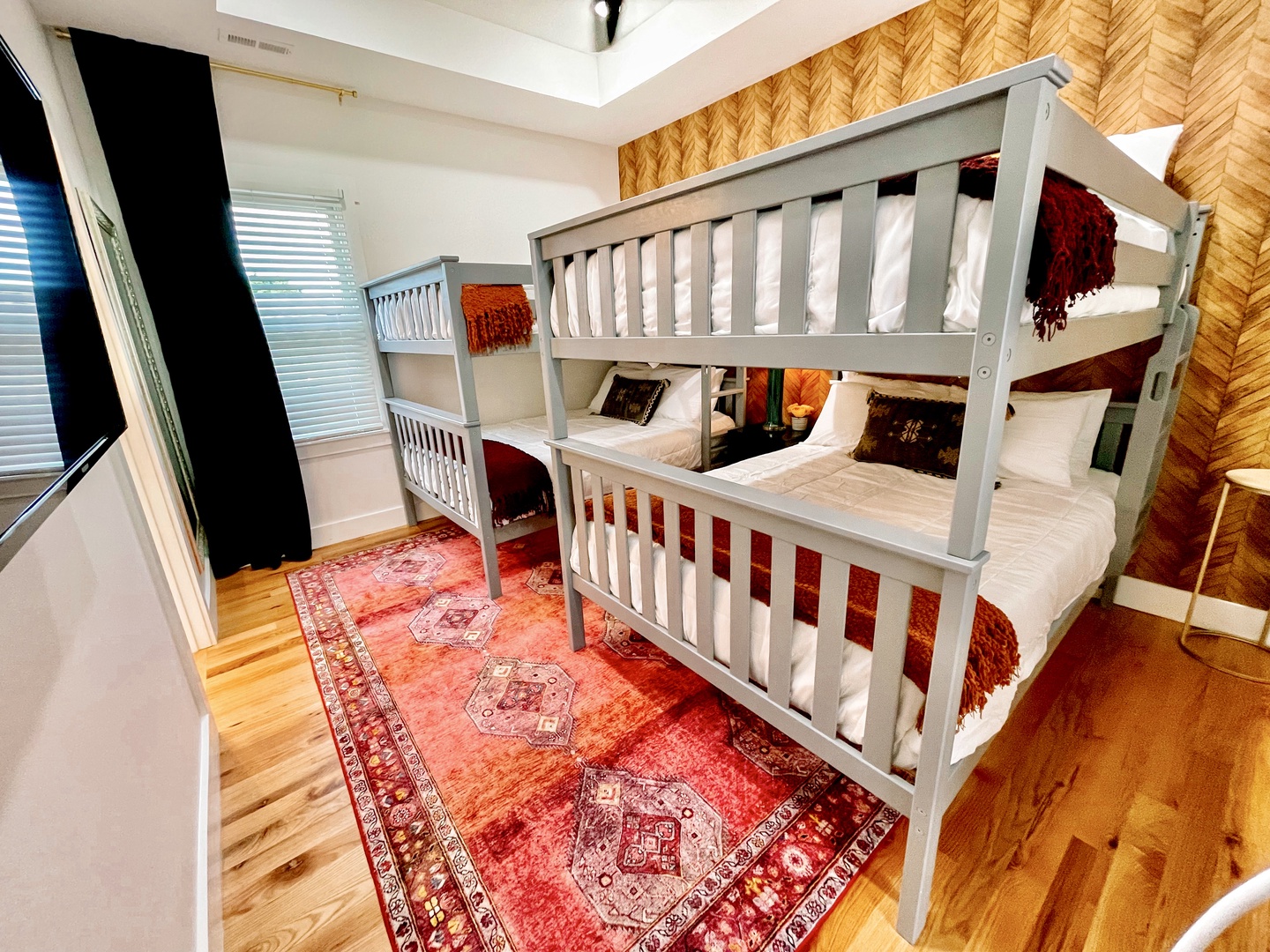 2nd floor bedroom with 2 full-over-full bunkbeds, ensuite/Jack & Jill (Bathroom 3), Smart TV
