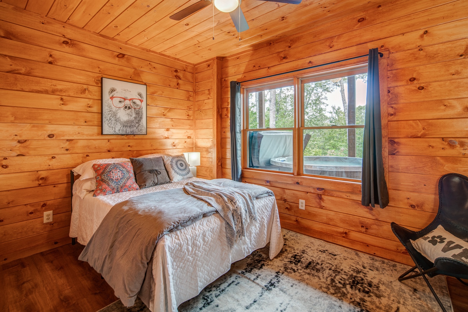 A third bedroom on the lower level includes a full/double bed & ceiling fan