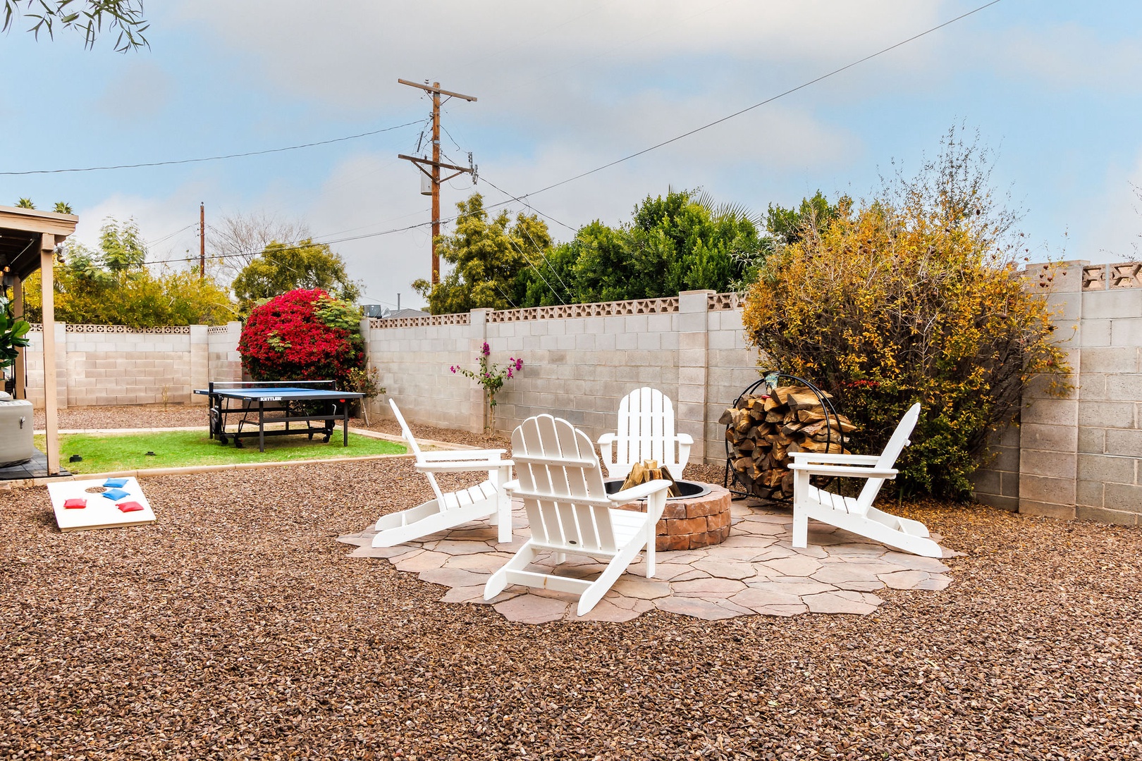 Fire pit with relaxing chairs