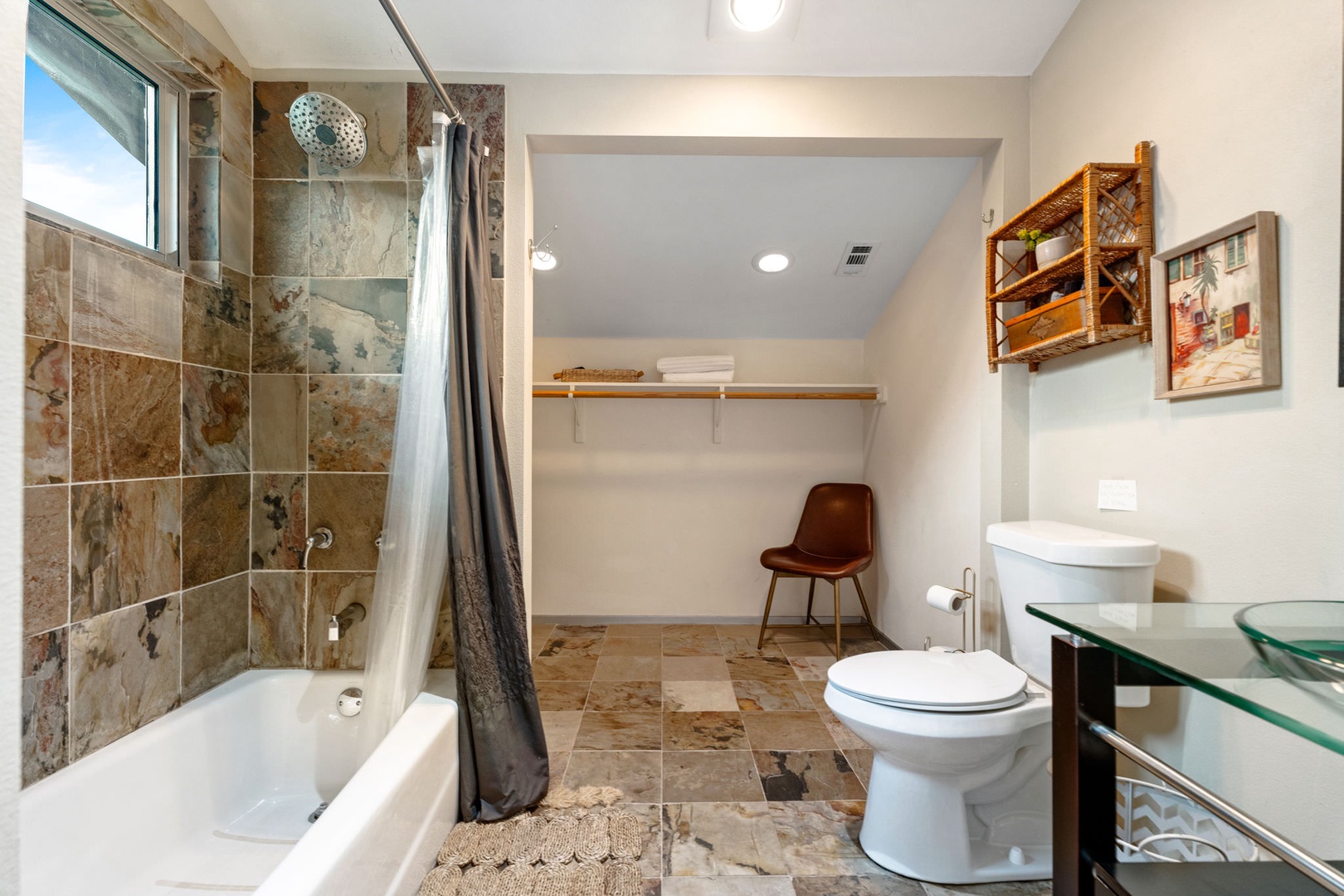 Bedroom 4 en-suite with shower/tub combo