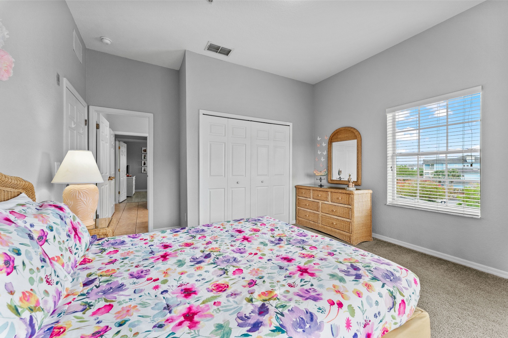 Plush queen bedroom with private ensuite and private screened balclony for 2