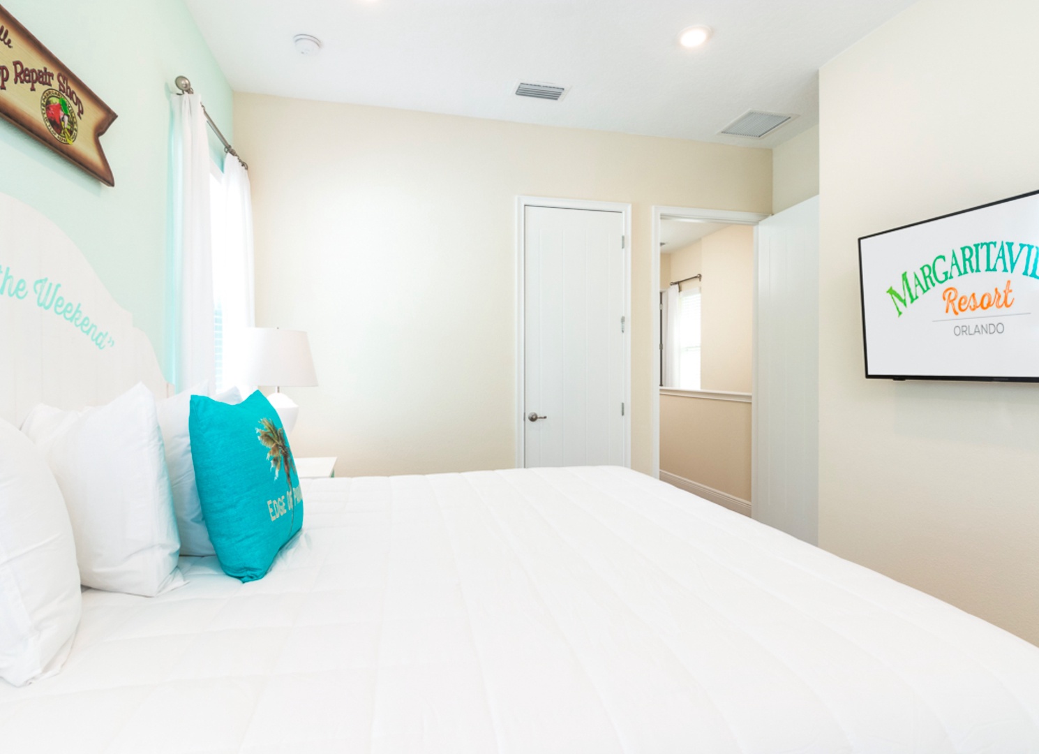 The king suite boasts a private ensuite, Smart TV, & ceiling fan