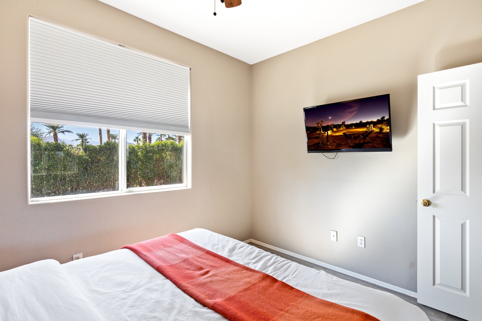 Bedroom 4 with Queen bed and Smart TV