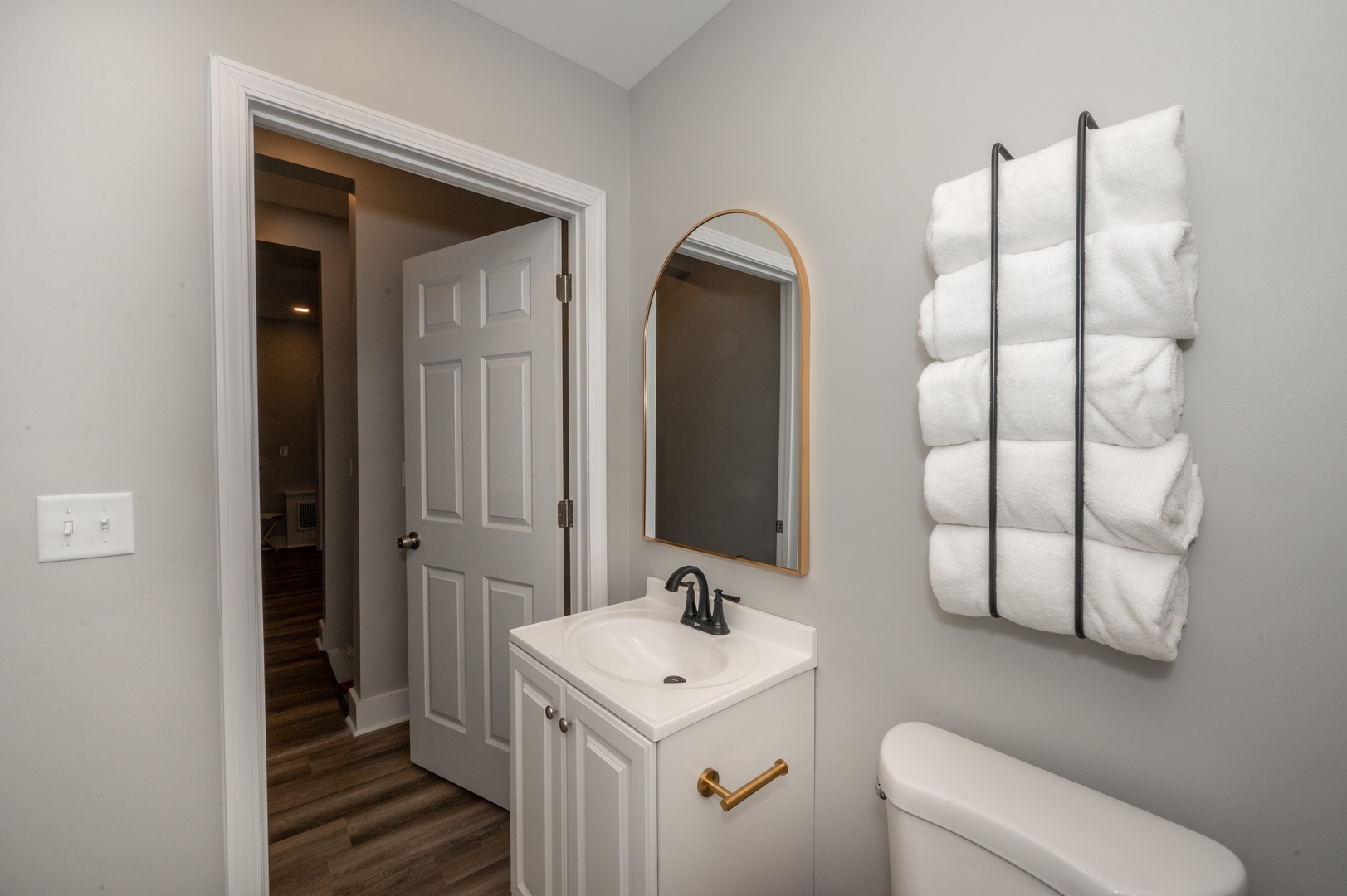 Apt 2 – The full bathroom offers guests a single vanity & walk-in shower