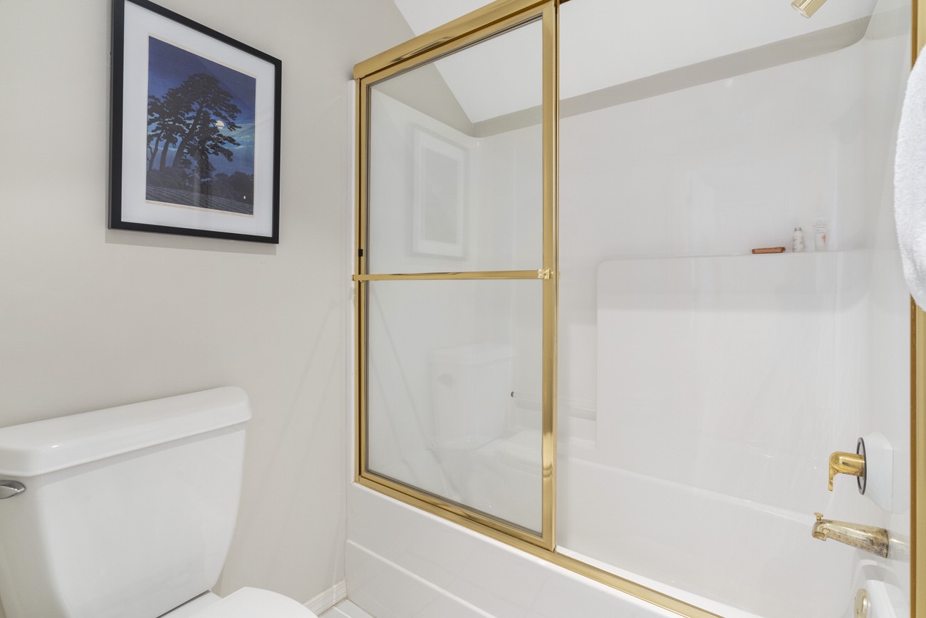 Bathroom 3, bedroom 3 private en-suite with shower/tub combo (2nd floor)