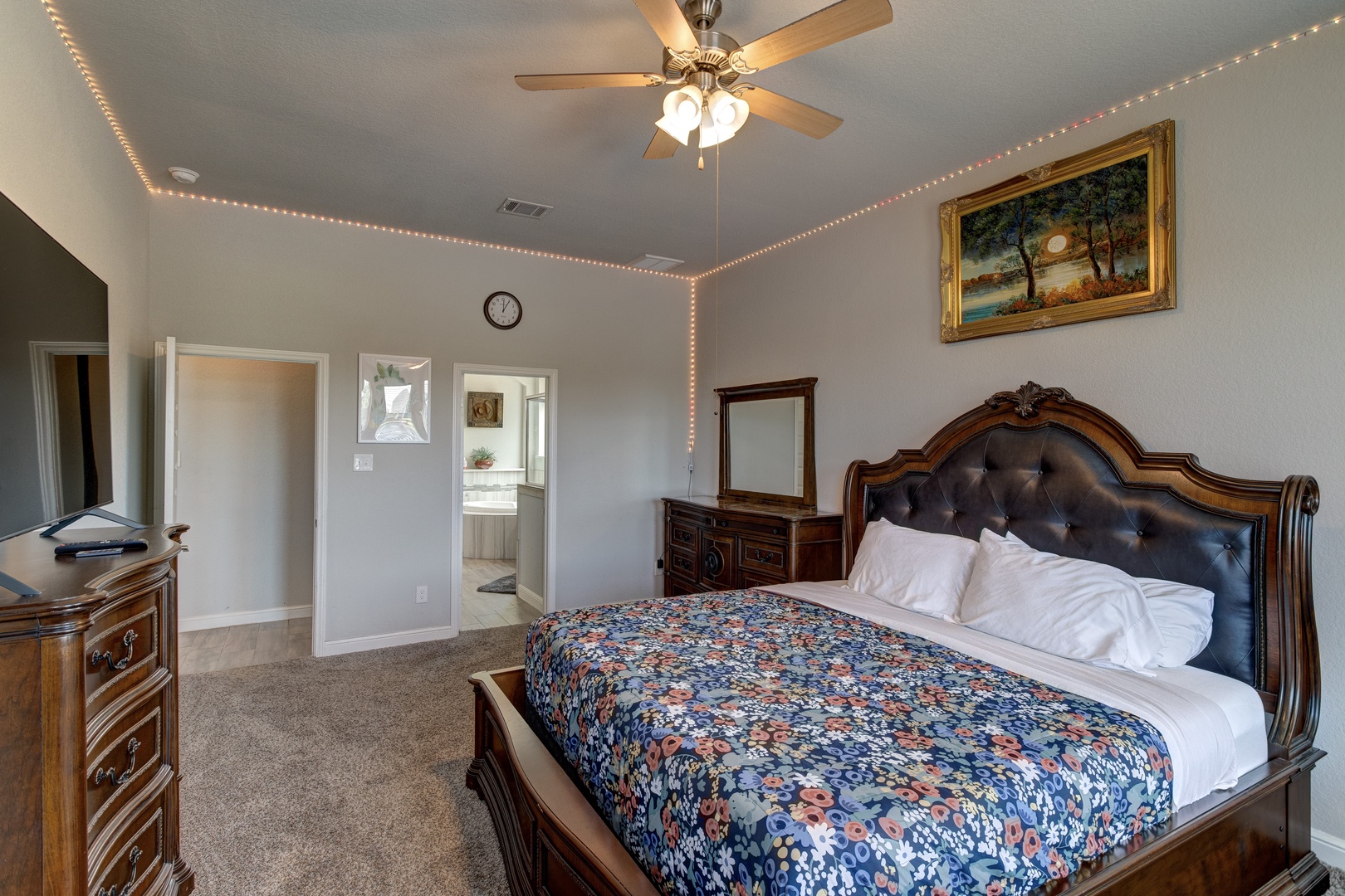 Bedroom 1 with king bed, Smart Tv, and ensuite