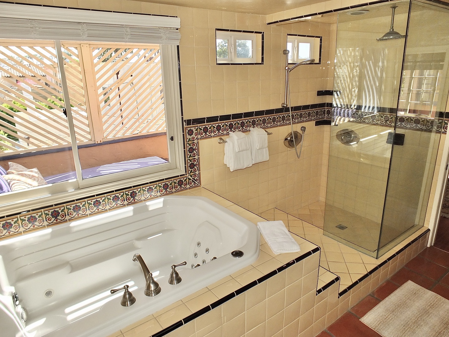 Soak the day away in the 2nd floor king en suite, with double vanity, jacuzzi tub, and glass shower