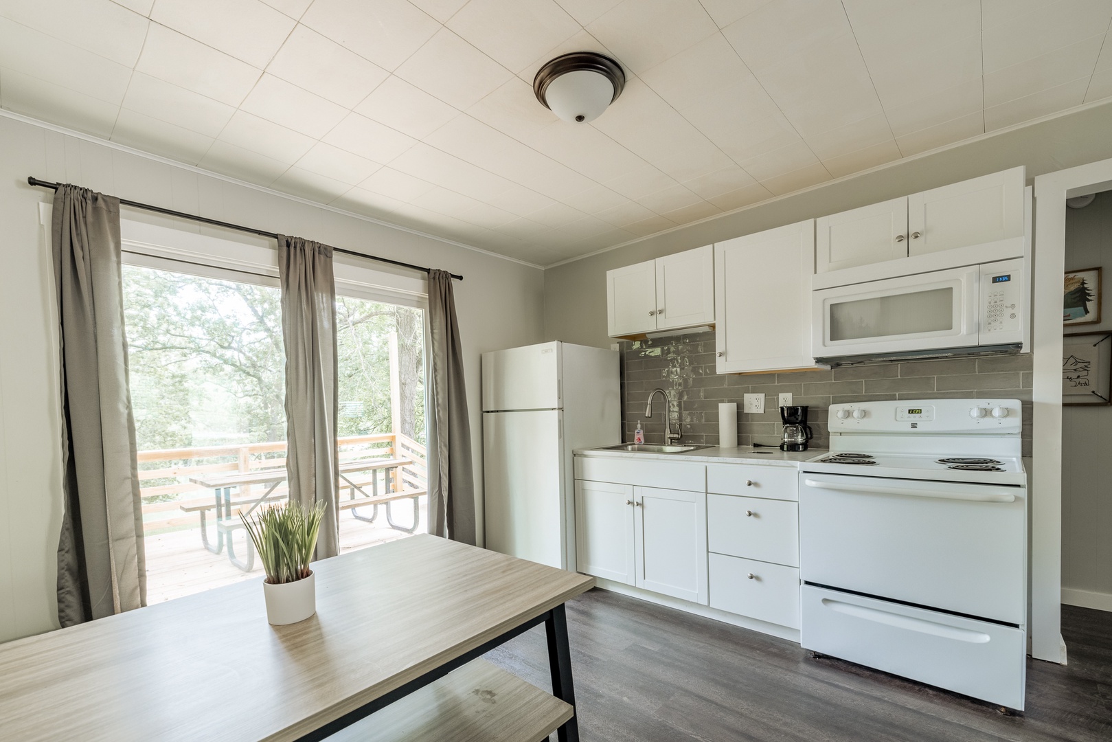 Kitchen/Dining Combo