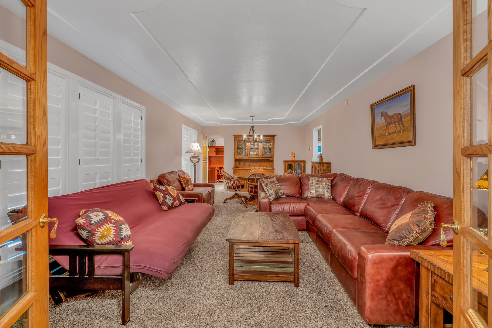 Ample relaxation space in the lounge room