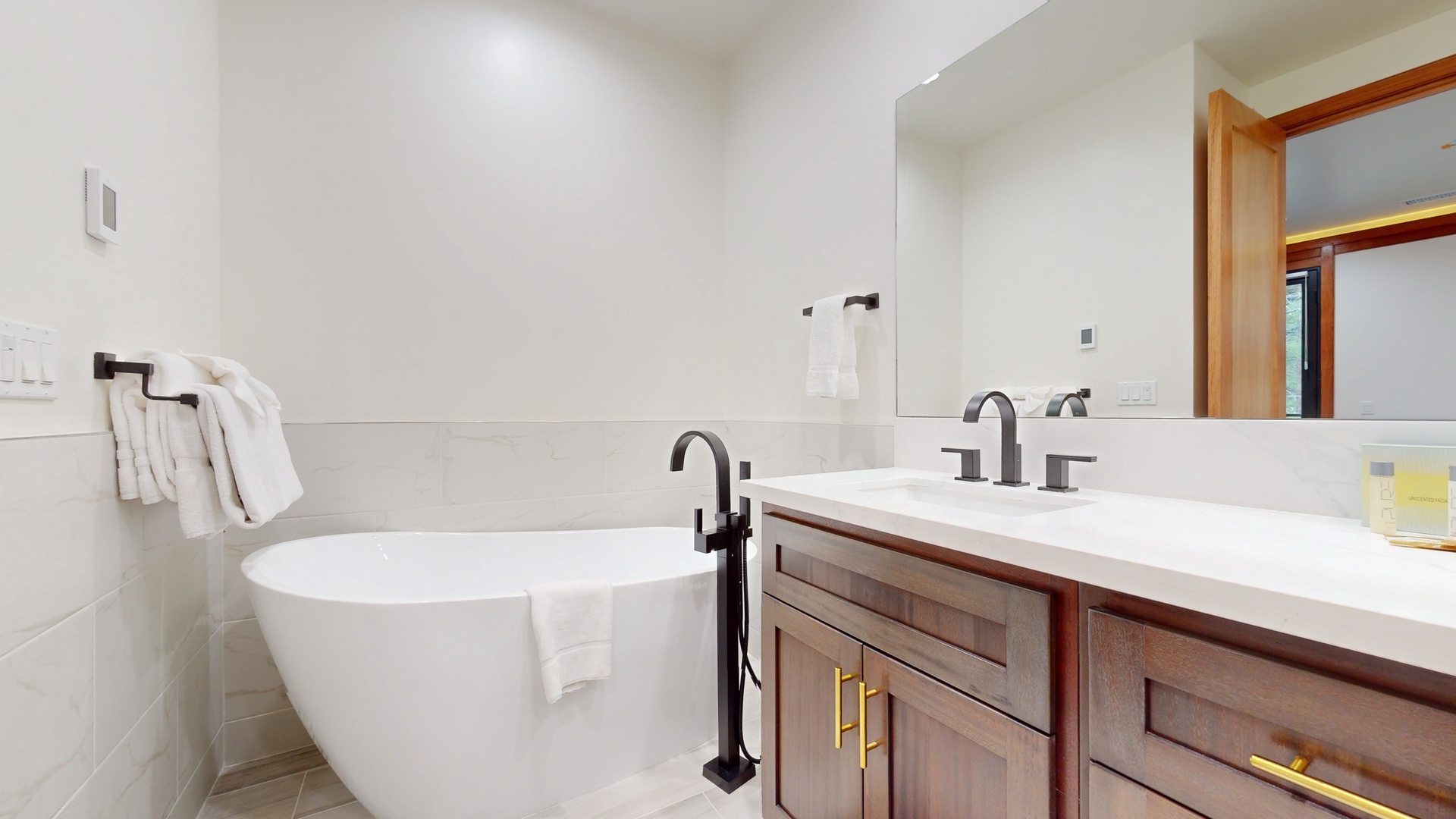 Bathroom 4 en-suite with dual sinks, and separate shower & tub