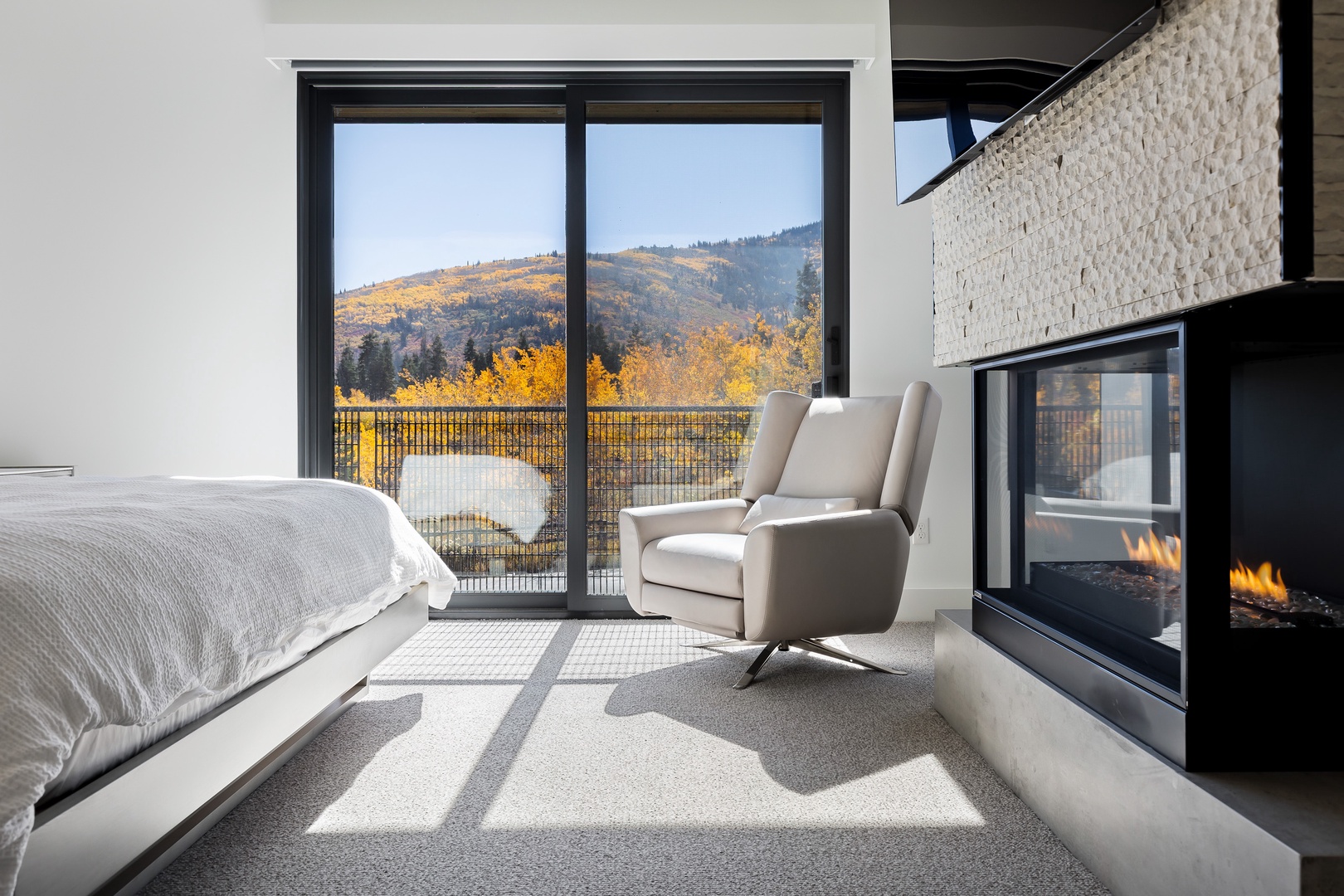 Master Bedroom w/ Fireplace, TV, En-Suite & Incredible Mountain Views