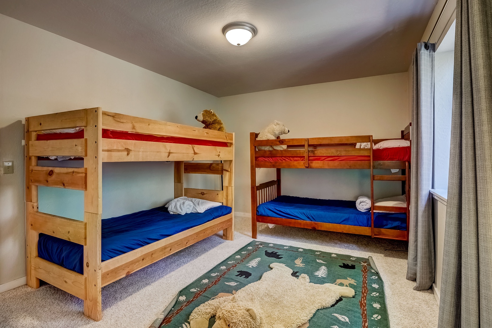 3rd bedroom: 2 Twin bunkbeds (upstairs)