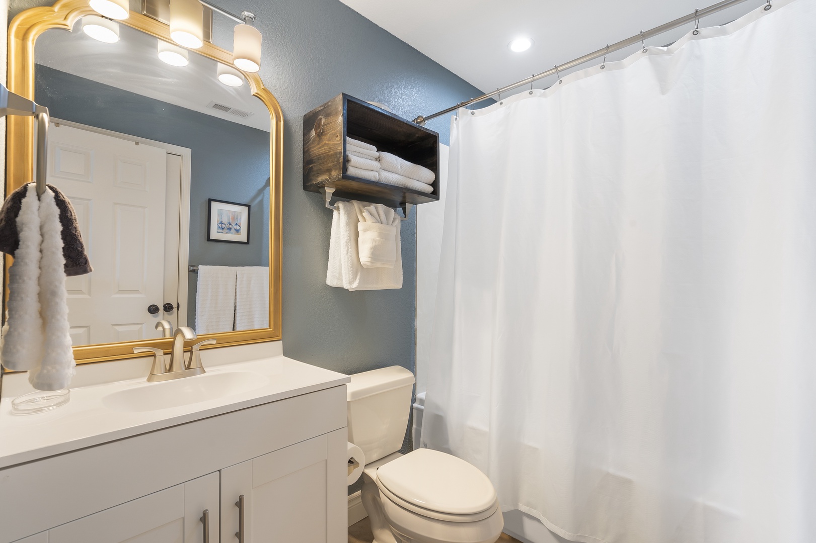 A single vanity & shower/tub combo await in the king ensuite bath