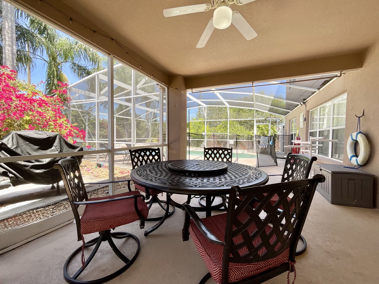 Patio table sitting 5!