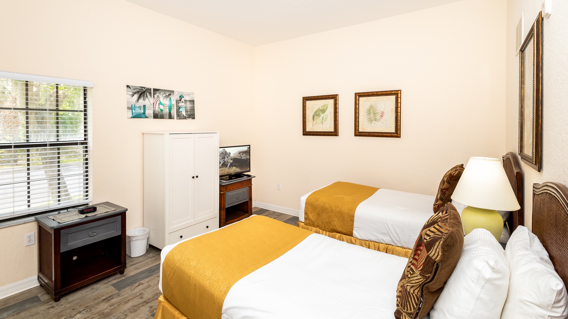 Unwind in the second bedroom, complete with 2 twin beds, ensuite & TV