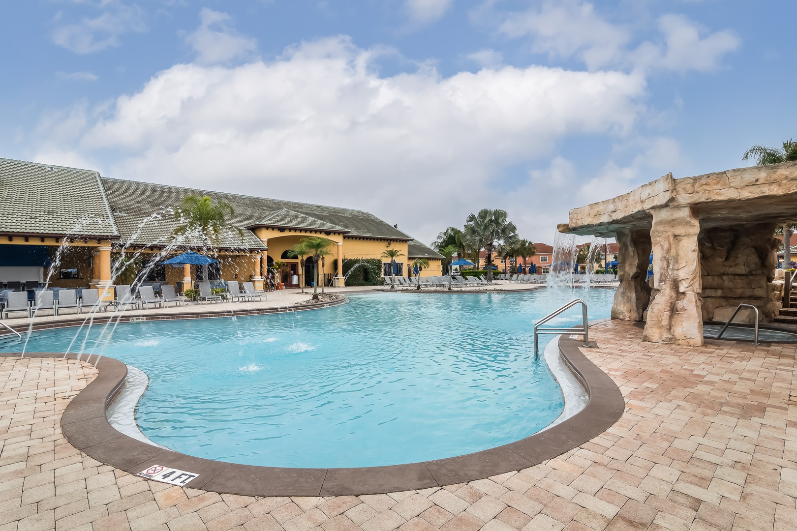Paradise Palms Resort splash community pool