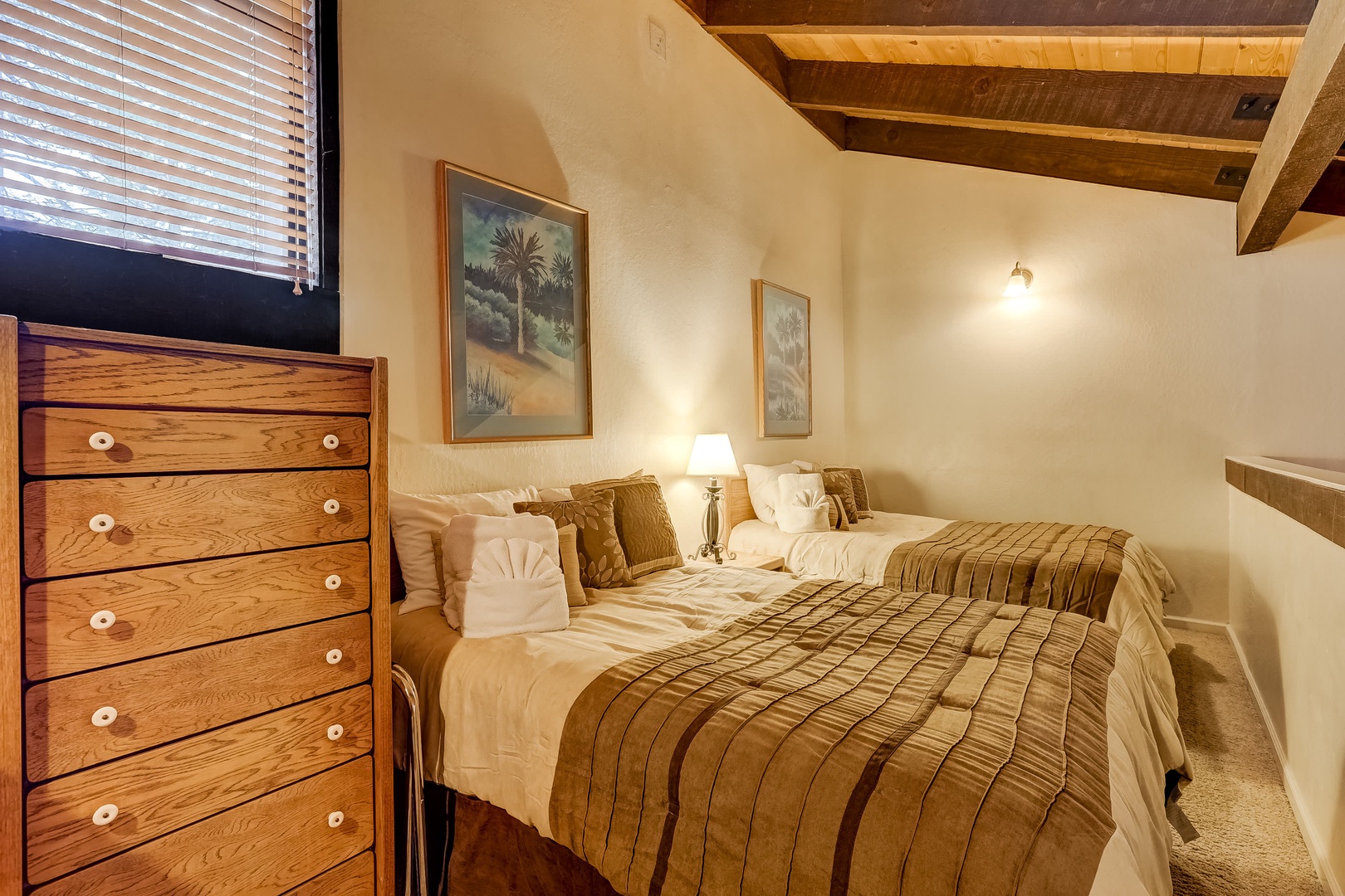 Loft guest bedroom: 2 Full beds
