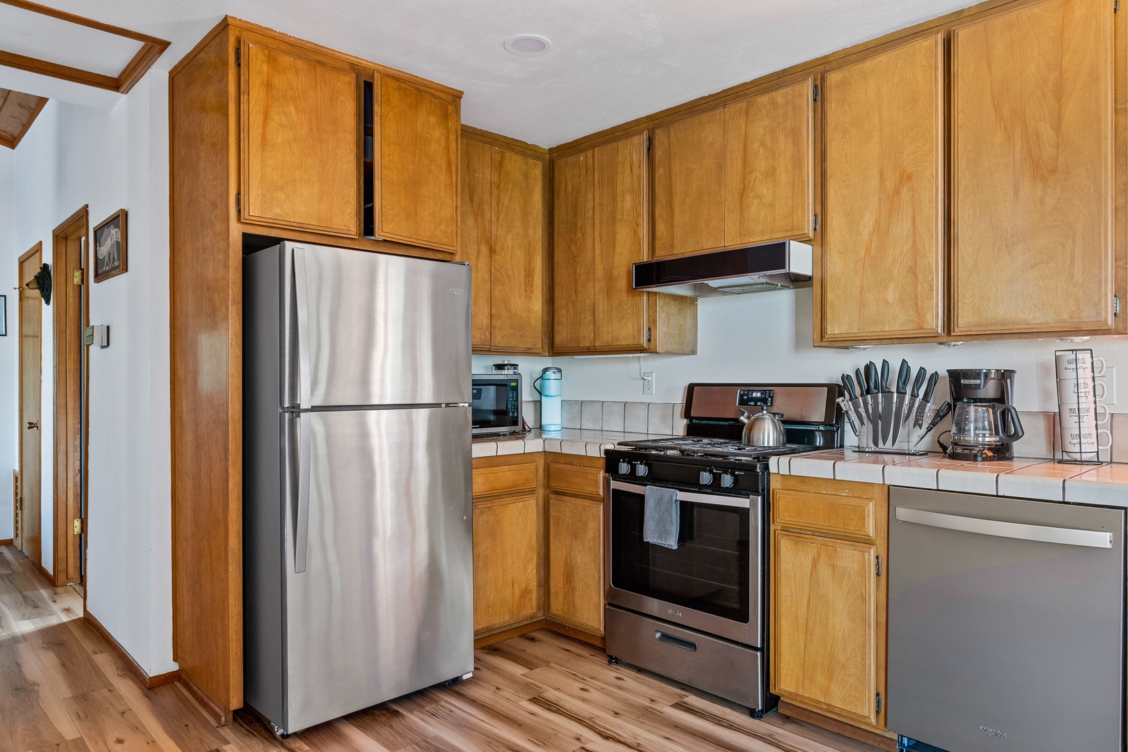 Fully equipped kitchen with open concept space. Get meals to the dining table quickly!