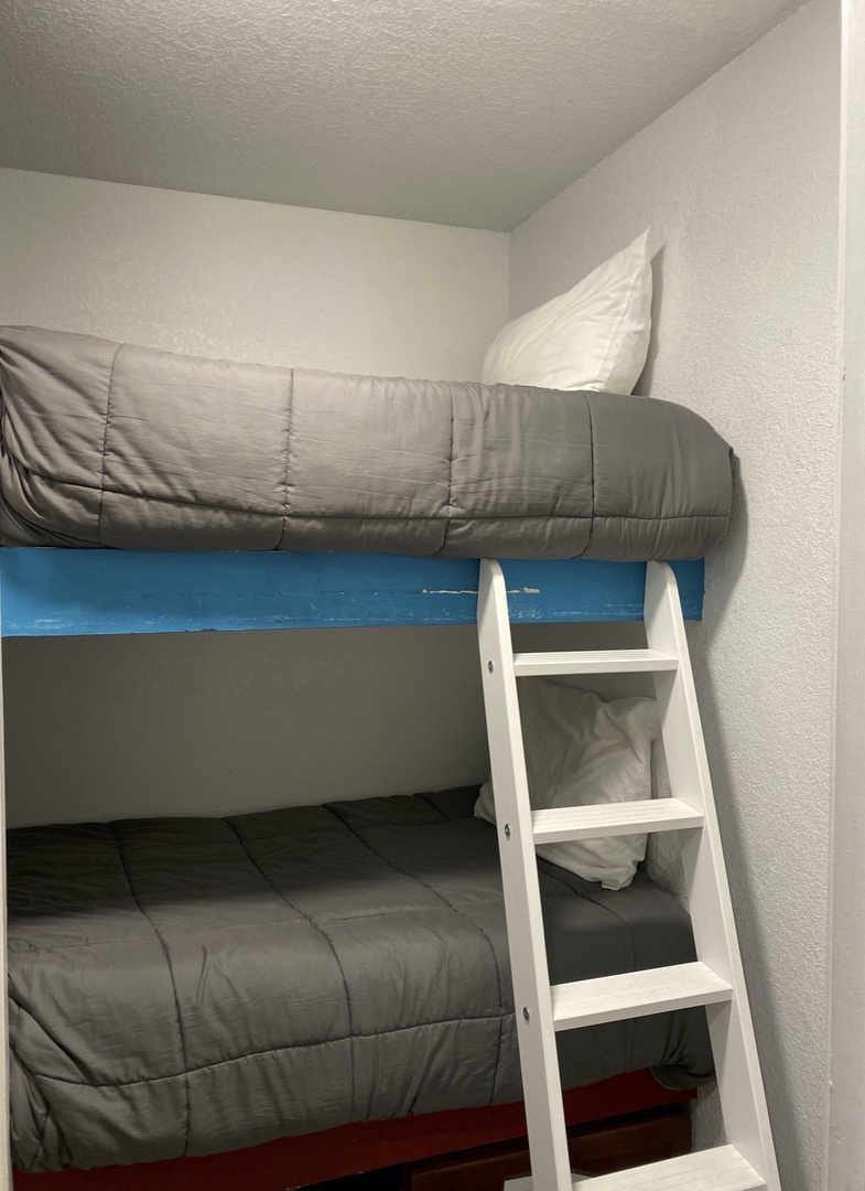 Twin bunkbed nook by entryway