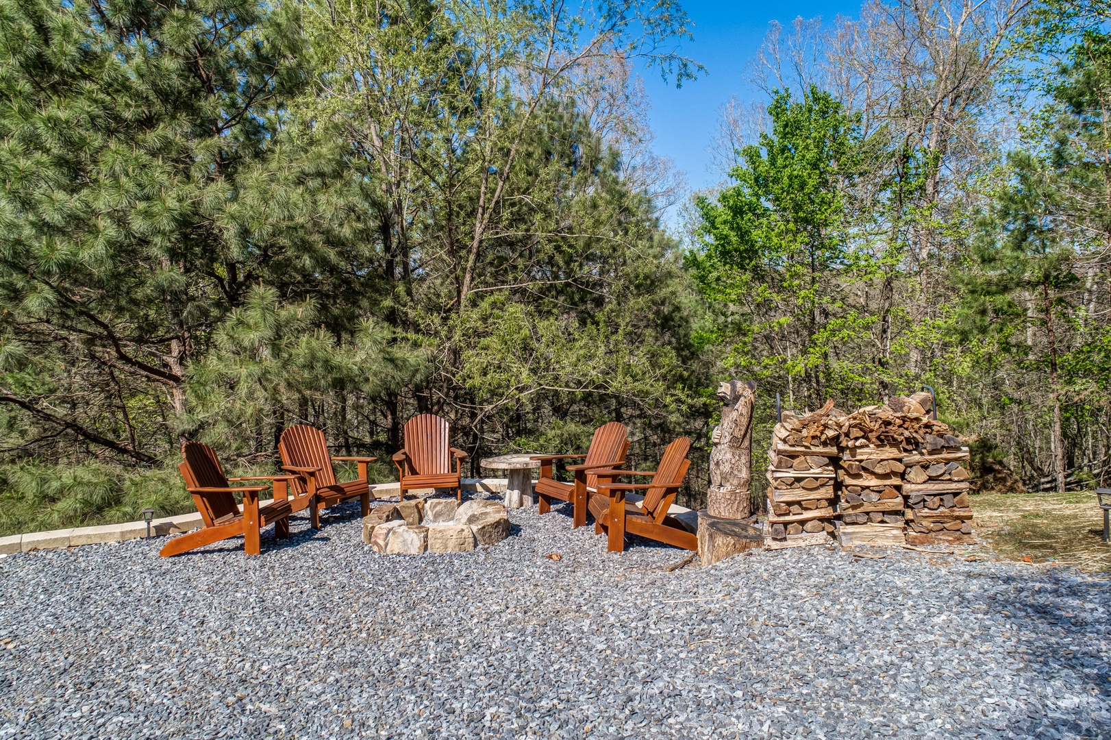 Roast smores, enjoy a cup of coffee, or cozy up under the Georgia Stars next to this outdoor open air fire pit