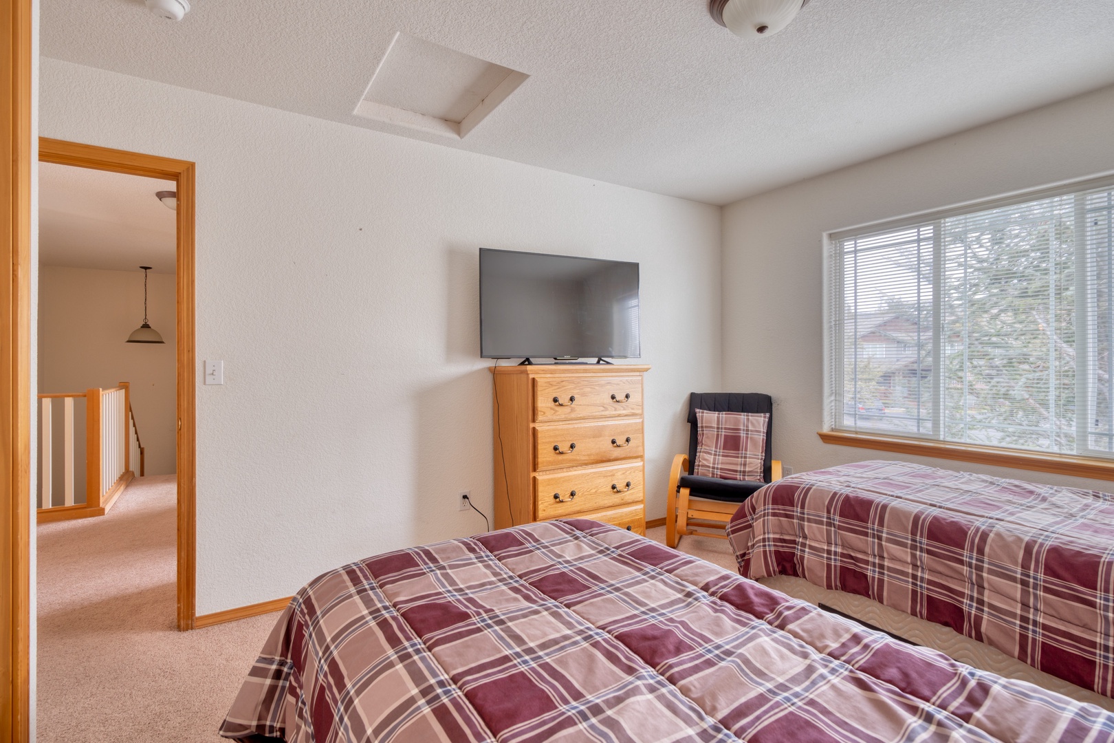 Enjoy an afternoon nap in the third bedroom, with 2 twin beds & a smart TV