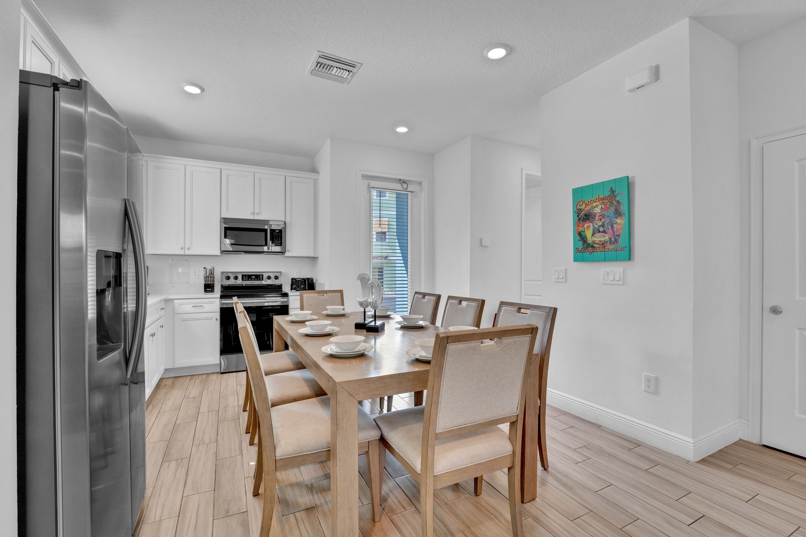 Dining table with seating for 8 and full kitchen